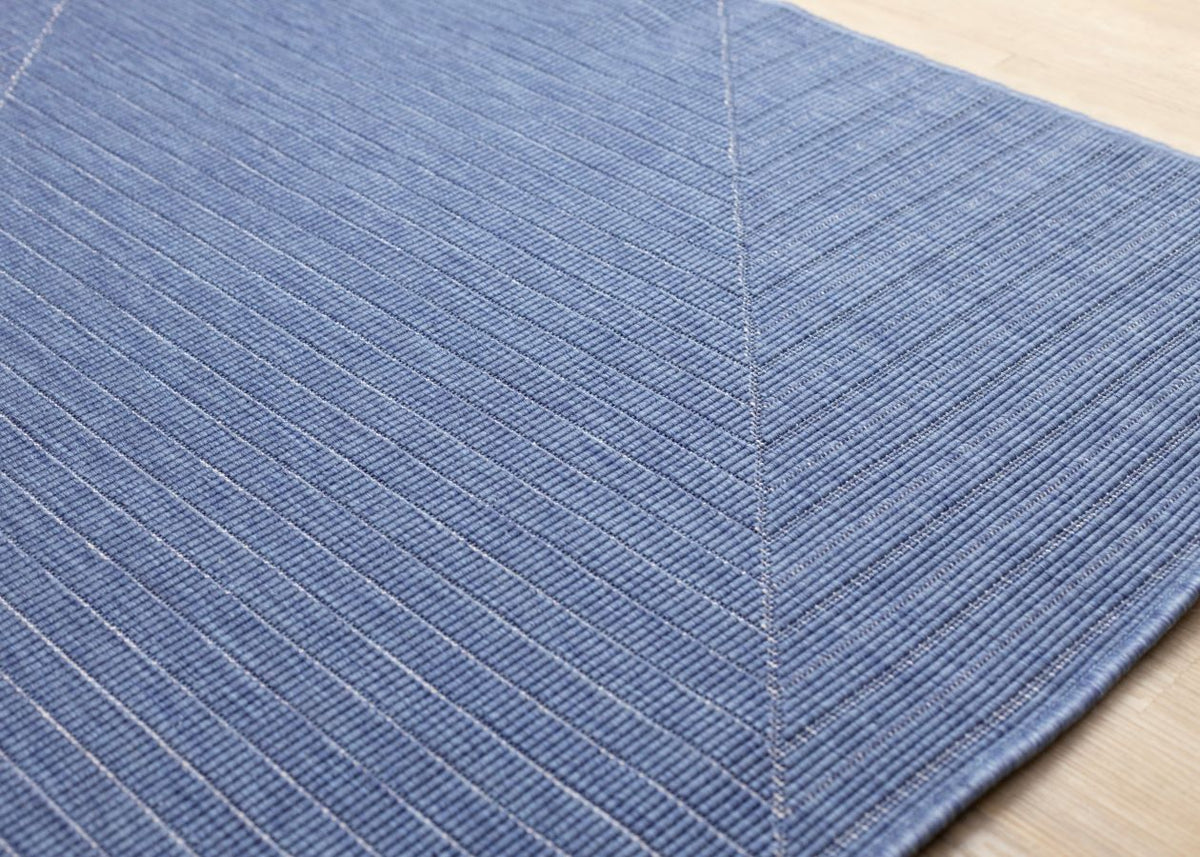 Summer Breeze 6'7" x 9'6" Outdoor Rug Traverse Stripes - Blue, White