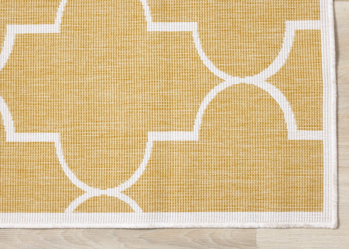 Summer Breeze 5'3" x 7'7" Outdoor Reversible Geometric Rug - Yellow, White