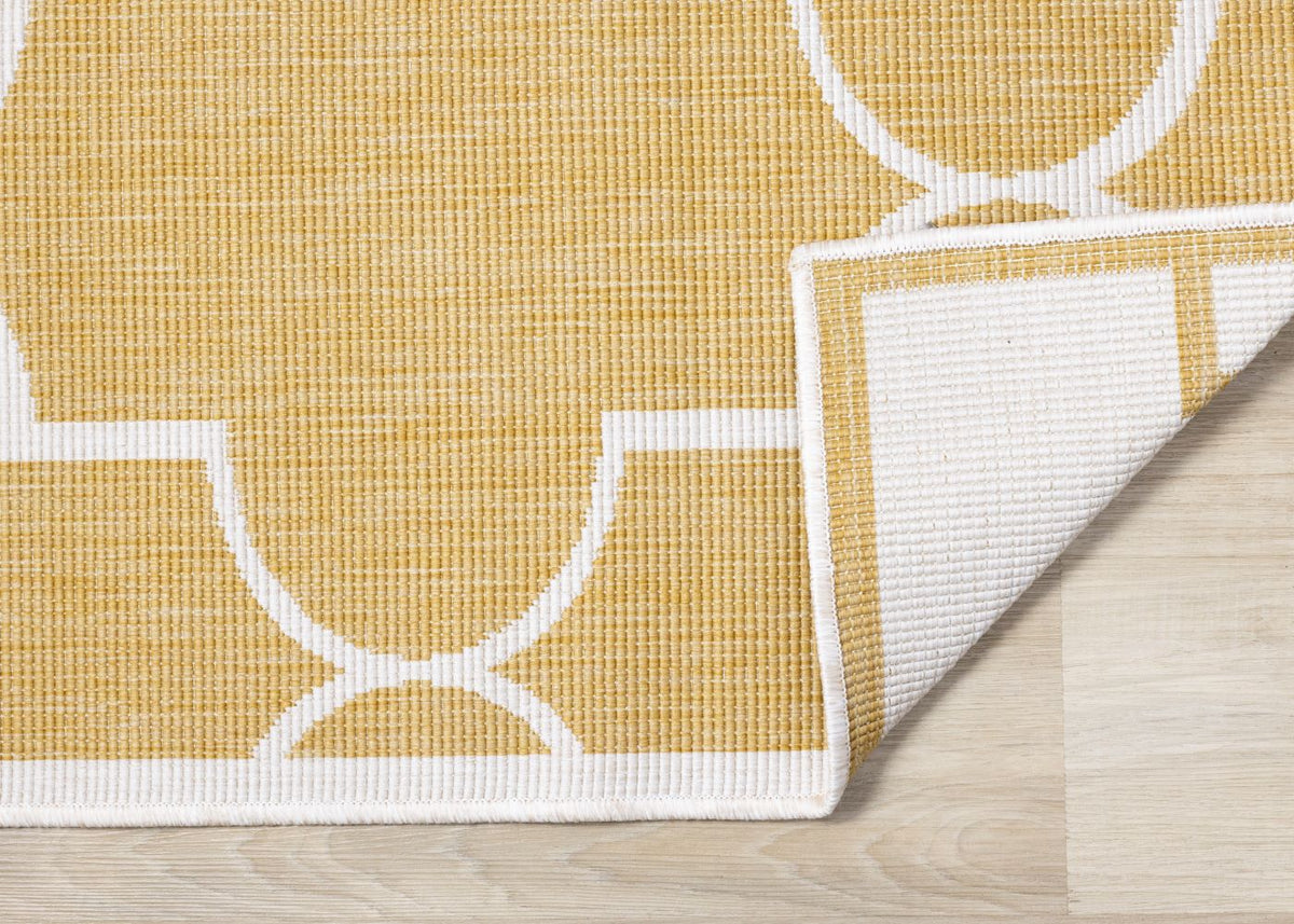 Summer Breeze 5'3" x 7'7" Outdoor Reversible Geometric Rug - Yellow, White