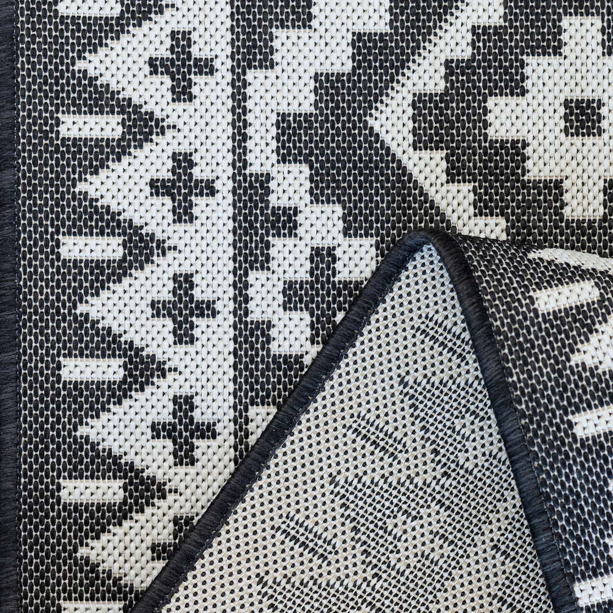 Cabana Tribal Indoor/Outdoor Rug - 3' x 5' - Black