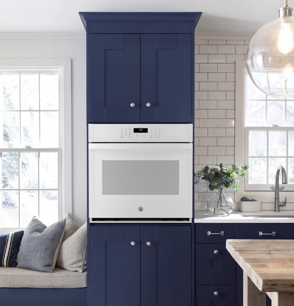 GE White Single Wall Oven (4.3 Cu.Ft.) - JKS3000DNWW