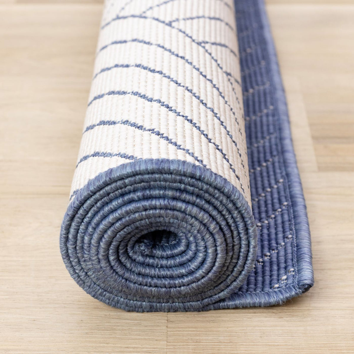 Summer Breeze 6'7" x 9'6" Outdoor Rug Traverse Stripes - Blue, White