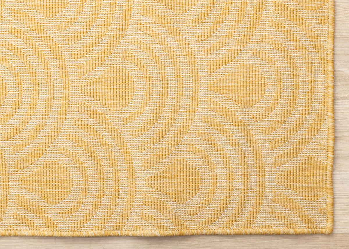 Summer Breeze 5'3" x 7'7" Outdoor Reversible Rug Rainbow Arch Pattern - Yellow, White