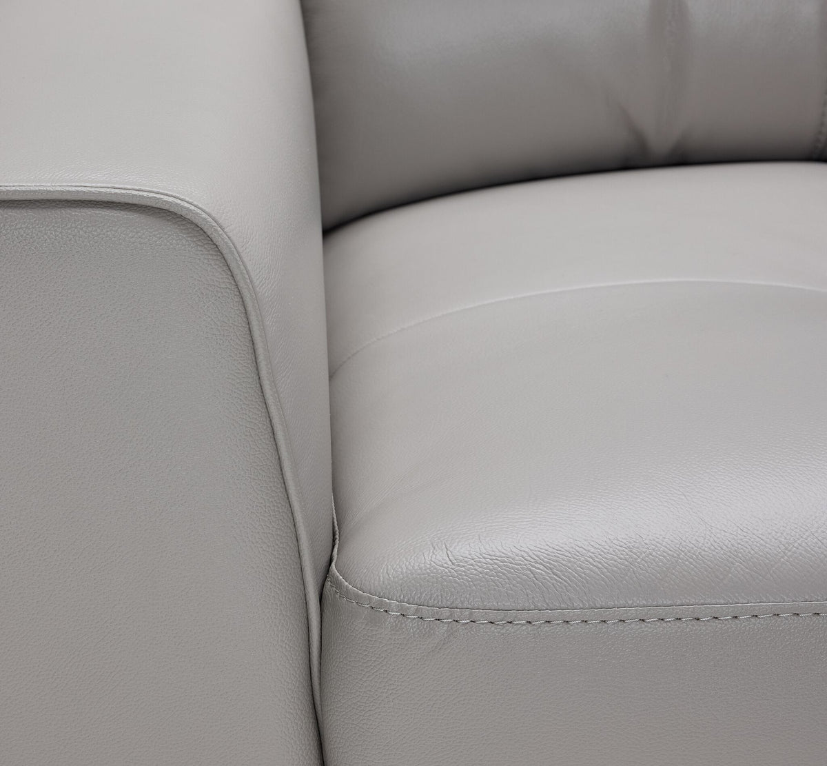 Verissimo Leather Loveseat - Silver